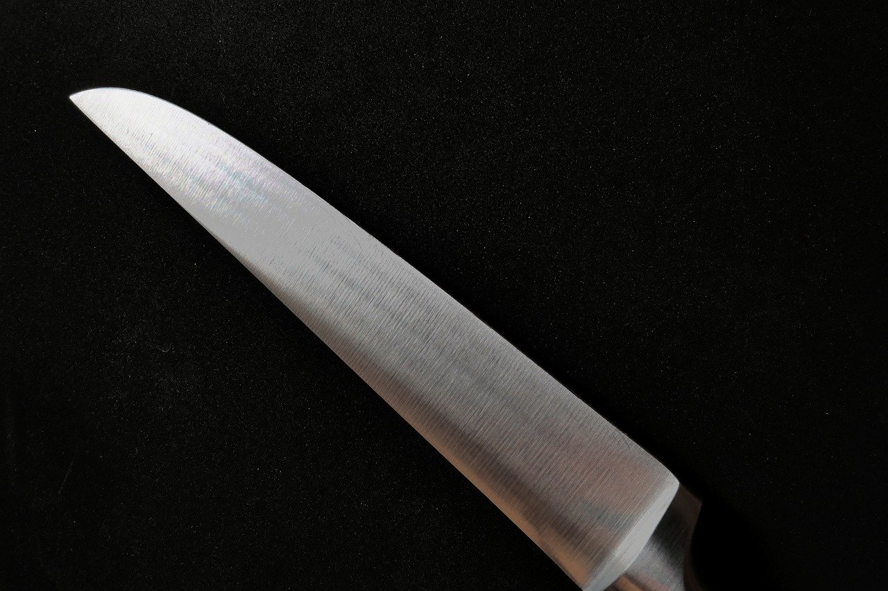 A Closer Look At The Essence Of Keeping Knives Sharp – Doing It The Right Way
